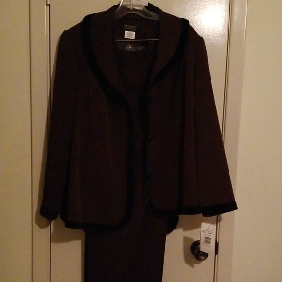 Pant suit - Picture 1 of 1